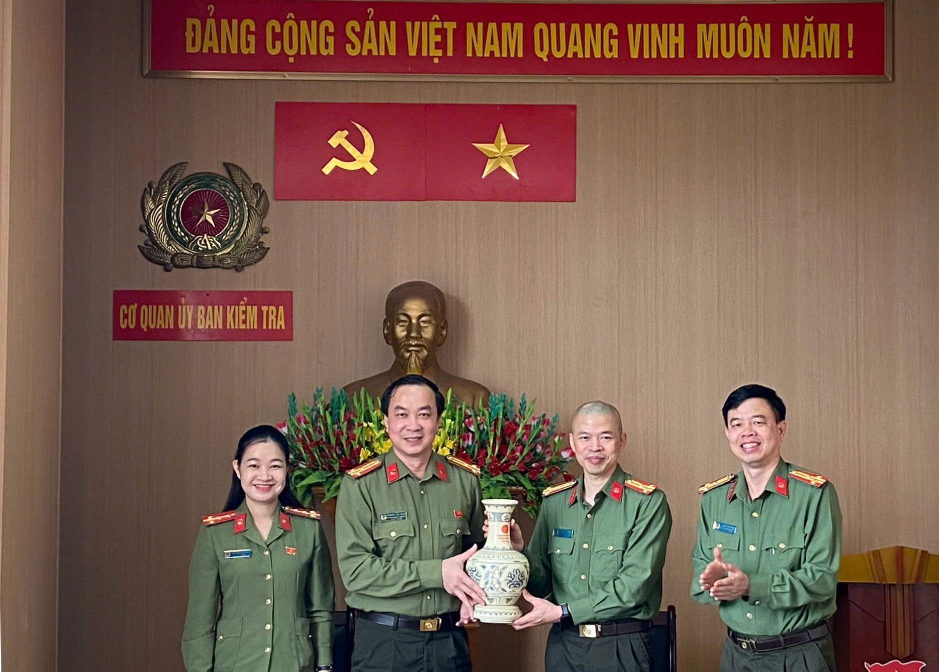 Cơ quan UBKT Đảng uỷ CATP: Tổ chức về nguồn, báo công tại các khu di tích lịch sử